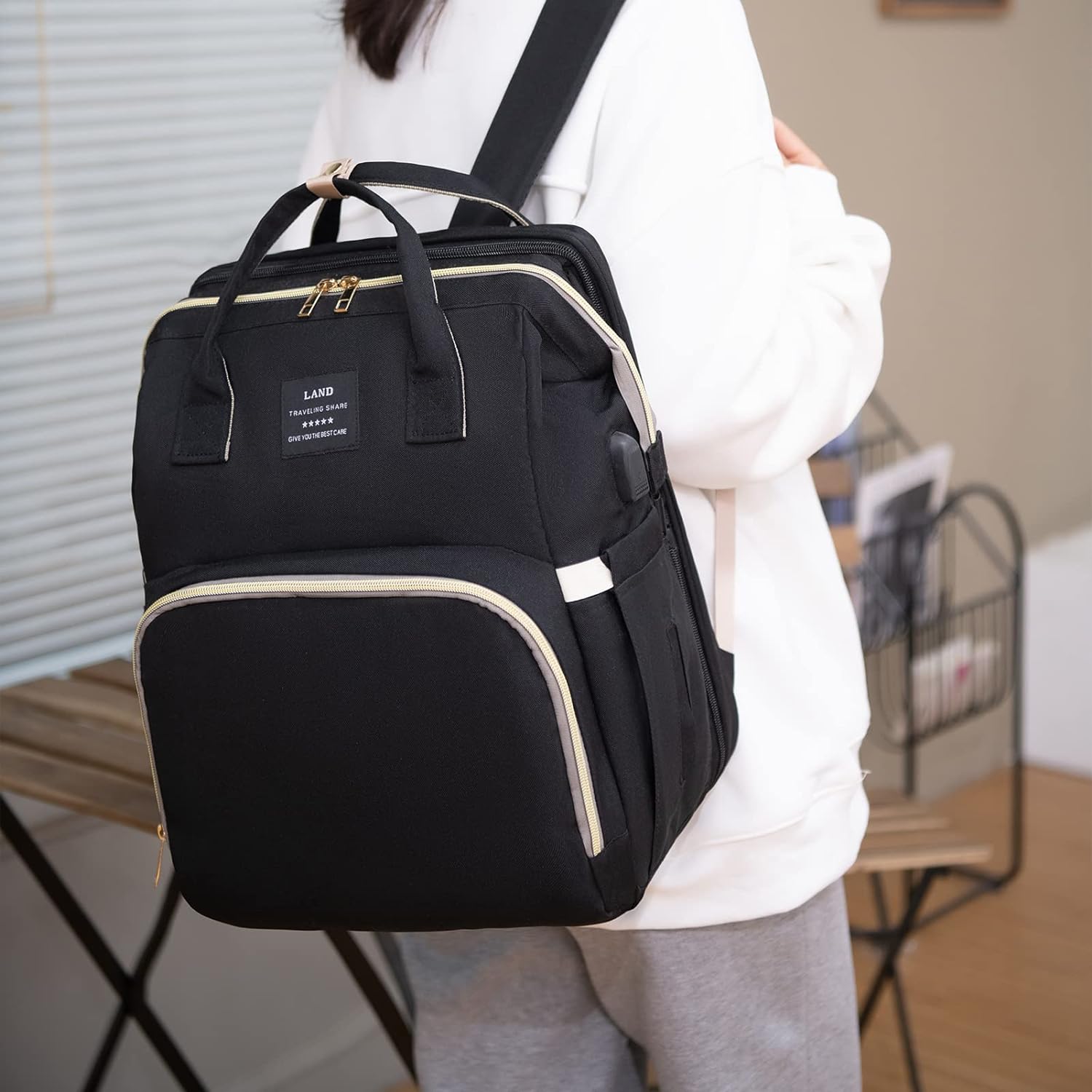 Sac-a-dos-a-langer-noir-porte-au-dos