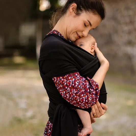 Comment le portage favorise le développement de bébé ?