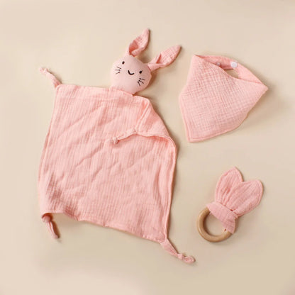 doudou-lapin-avec-bavoir