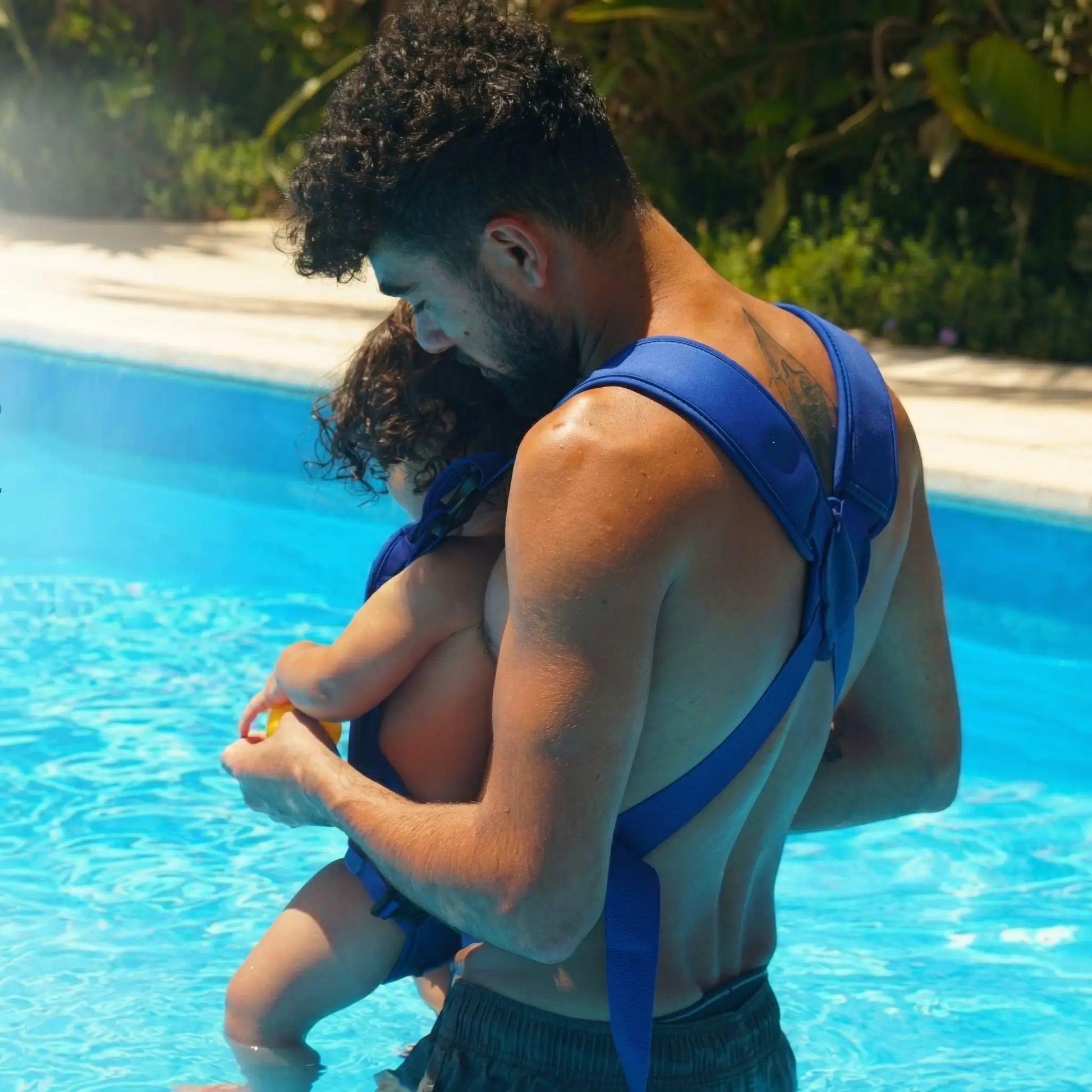 porte-bebe-neoprene-piscine